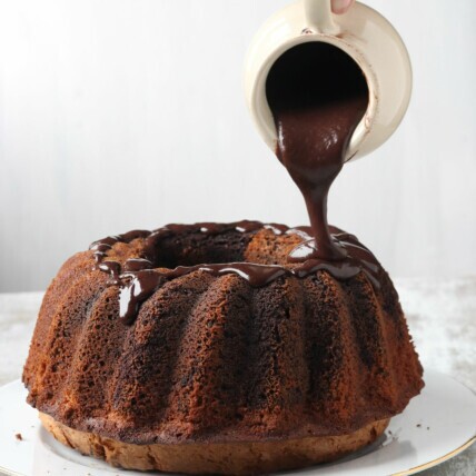 Bolos Caseirinhos Gourmets com Caldas Personalizadas