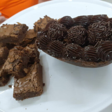 Ovo Brownie com Recheio de Creme de Avelã