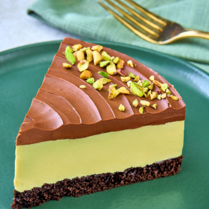 Torta Mousse de Pistache e Brigadeiro de Morango - Mavalério